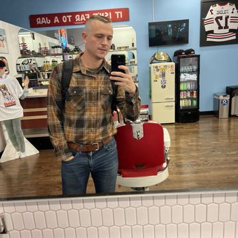 Old Dog Barbershop - Such a cute and beautiful shop - Barbers Near Me - Chicago, Illinois