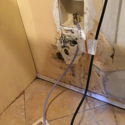 Christie's Appliance & Mattress - CHRISTIE'S repair person did not tighten the fresh water inlet fitting.