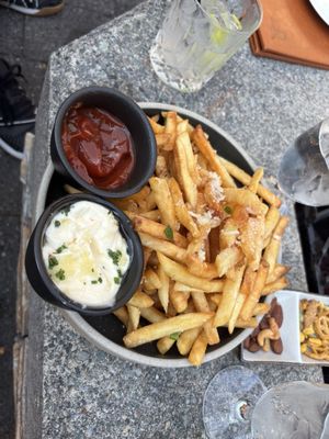 Mallard Lounge by null