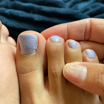 Nail Luxe - Poor paint job - Nail Salons Near Me - Saint Louis, Missouri