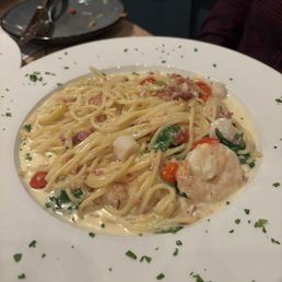 Shrimp and scallop alfredo