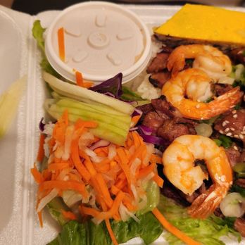 Pho Saigon Express - N8 Com Saigon (BBQ Pork, shrimp, chicken, egg meat loaf, rice, fish sauce, salad) - Vietnamese Near Me - Escondido, California