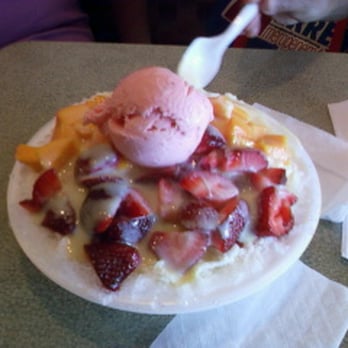Juicy Box - Strawberry, mango with shaved ice, topped with strawberry ice cream and condensed milk! - Taiwanese Near Me - Houston, Texas