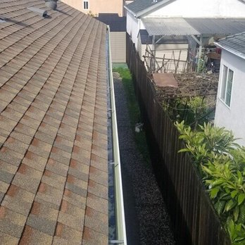 R Sparkling Solution - Before (left side) - Window Washing Near Me R Sparkling Solution - Before (left side) - Window Washing Near Me