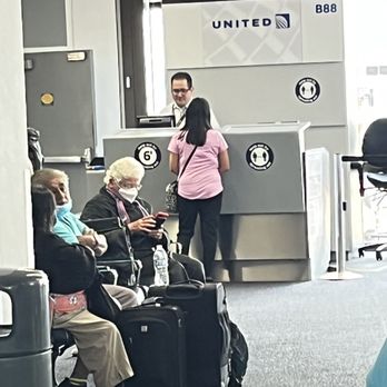 United Airlines - Airlines Near Me - Des Moines, Iowa United Airlines - Airlines Near Me - Des Moines, Iowa