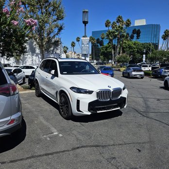Studio City Plaza - Parking - Shopping Centers Near Me - Los Angeles, California