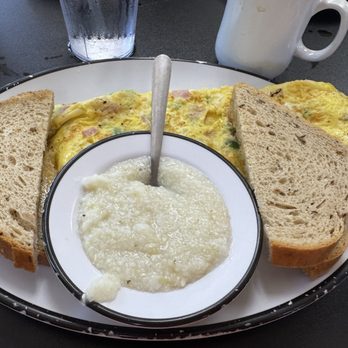 Bessies Diner - Western omelette - Waffles Near Me - Marion, North Carolina