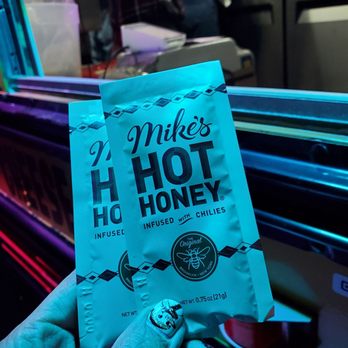 Izzy's Pizza Bus - Food Trucks Near Me - Omaha, Nebraska