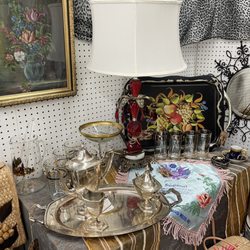 Hidden Treasures Mall & Antiques