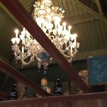 Highland Pub & Brewery - Gorgeous lighting - Breweries Near Me - Gresham, Oregon