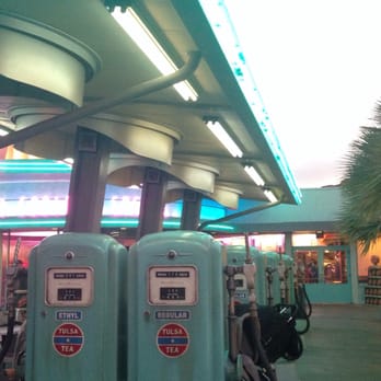Flo's V8 Cafe - Cafes Near Me - Anaheim, California