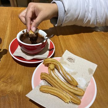 Farggi Plaza del Rey - Churro and chocolate - Cafeteria Near Me - Barcelona, B