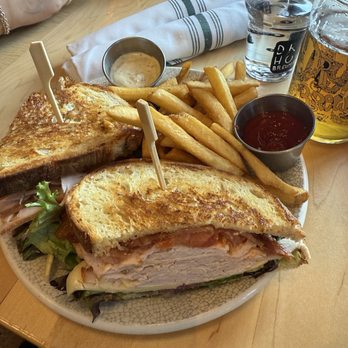 DryHop Brewers - The 1up - Breweries Near Me - Chicago, Illinois