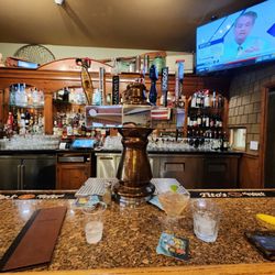 Cambria Pines Lodge - Waiting at the bar for our room to be ready to go in.