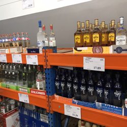 PriceSmart - Liquor area