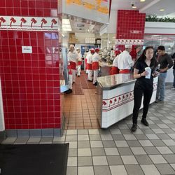 In-N-Out Burger - Busy busy busy