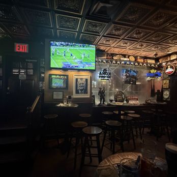 Peter Dillon's - Inside - Sports Bars Near Me - New York, New York