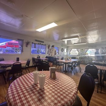 Whitehouse Drive In - Photo from back corner table - Burgers Near Me - Marsing, Idaho Whitehouse Drive In - Photo from back corner table - Burgers Near Me - Marsing, Idaho