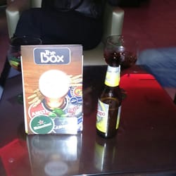 Sala The Box - Escuchando metal en...