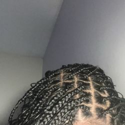 African Queen Of Braids - Neat Design and consistent execution.