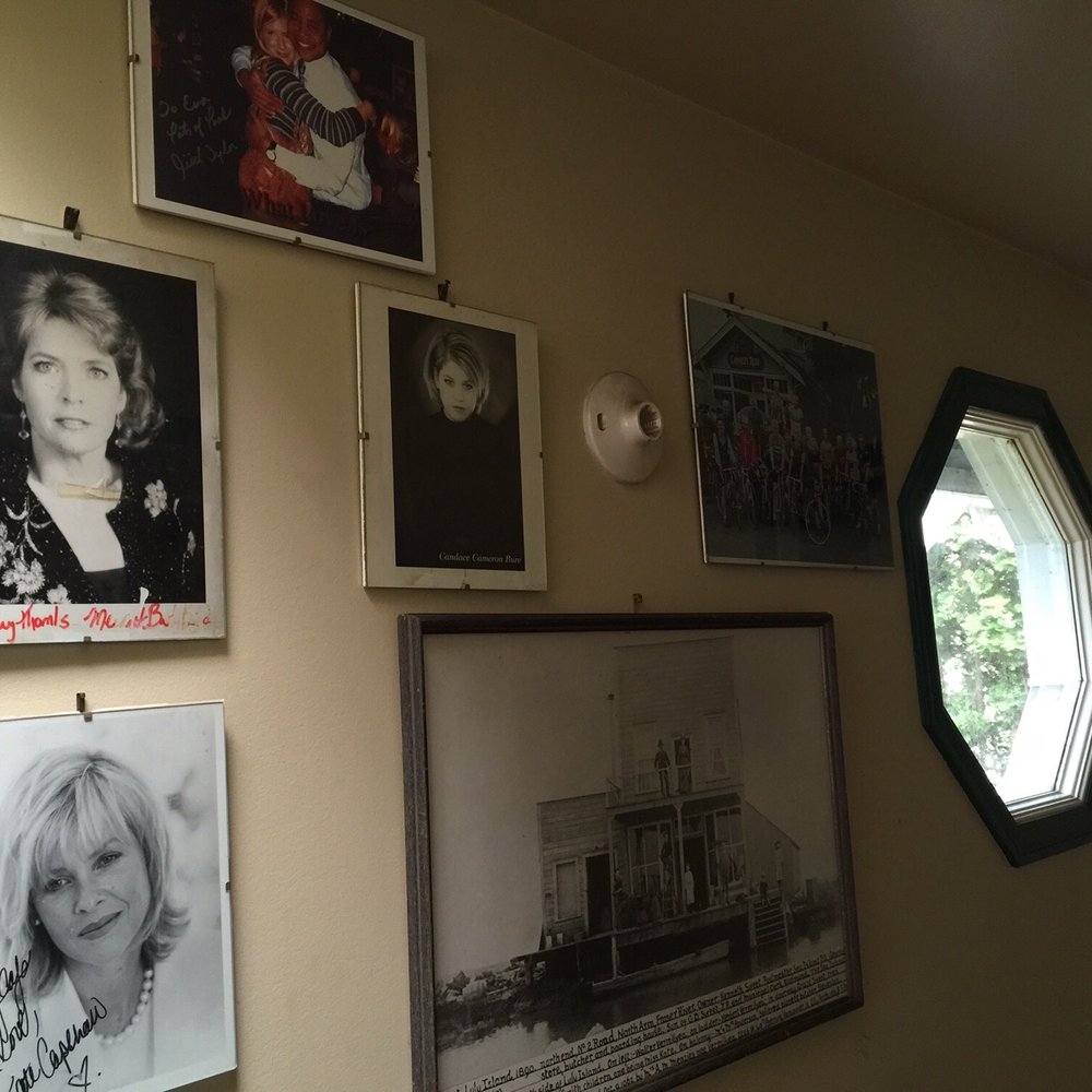 Cannery Cafe - Celeb pics on wall - Canadian (New) Near Me - Richmond, British Columbia