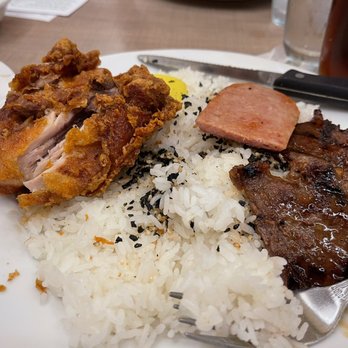 Zippy's Vineyard - Mini Zip Pac
Fried chicken, breaded hoki fish, a slice of teri beef, and Spam® on a bed of rice topped by furikake and takuan - Diners Near Me - Honolulu, Hawaii Zippy's Vineyard - Mini Zip Pac
Fried chicken, breaded hoki fish, a slice of teri beef, and Spam® on a bed of rice topped by furikake and takuan - Diners Near Me - Honolulu, Hawaii