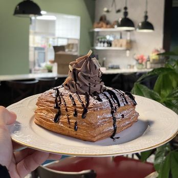 Buka - Banoffee croissant - Bakeries Near Me - København
