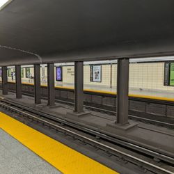 Spadina Subway Station - Westbound platform