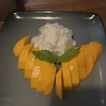 Pusadee's Garden - Mango and sticky rice dessert - Thai Near Me - Pittsburgh, Pennsylvania
