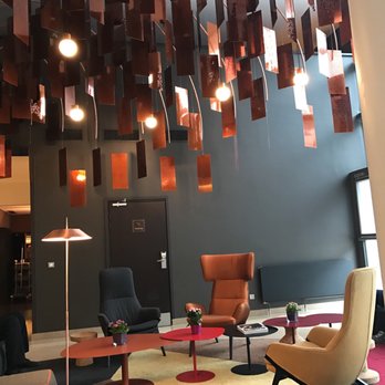 Radisson Blu - Waiting area across from check-in - Hotels Near Me - Boulogne-Billancourt, 92