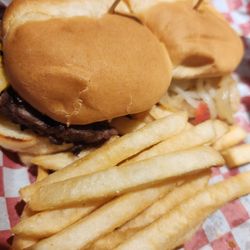 Bob's Burgers & Brew - Cheeseburger Sliders with fries