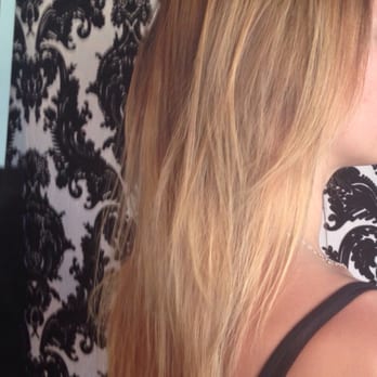 Hair Tech - She got the exactttt color of my natural hair at the top so I don't have to keep worrying about dying my roots! - Hair Stylists Near Me - Alameda, California Hair Tech - She got the exactttt color of my natural hair at the top so I don't have to keep worrying about dying my roots! - Hair Stylists Near Me - Alameda, California