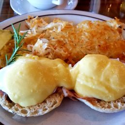 Kula Sandalwoods eggs benedict with delicious hollandaise sauce and hash browns. Kula Sandalwoods eggs benedict with delicious hollandaise sauce and hash browns.
