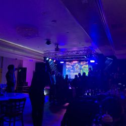 V Restaurant & Lounge - Lots of family groups enjoying themselves- sound level is loud, on the other hand these folks can sing!
