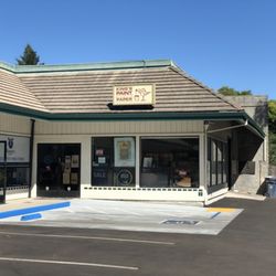 King's Paint & Paper - View from parking the lot