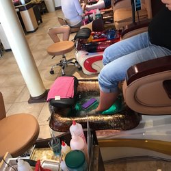 A Nail Shop - Nice new chairs and bowls