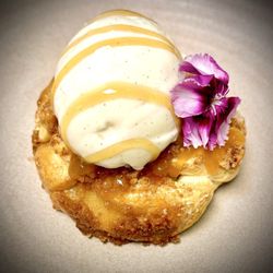 Dragon's Den - Warm Orchards apple blossom with Madagascar vanilla bean gelato