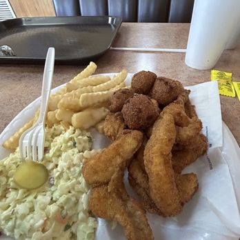Coleman's Bar-B-Q - Fried catfish, slaw, and fries - Barbeque Near Me - Senatobia, Mississippi