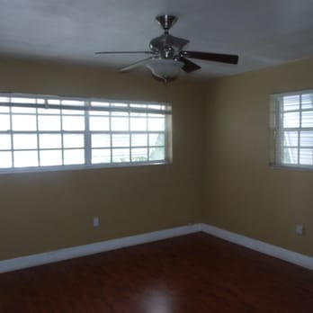 Flamingo Painting - Before photo of the master bedroom. - Painters Near Me - Miami, Florida Flamingo Painting - Before photo of the master bedroom. - Painters Near Me - Miami, Florida