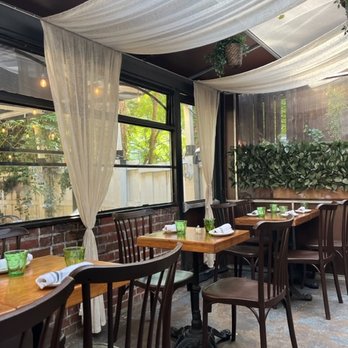 Giardino 54 - Garden courtyard - Wine Bars Near Me - New York, New York