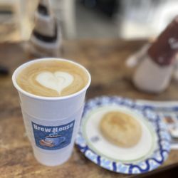 Brew H2ouse - Oat milk latte little vanilla & lemon scone :-)
