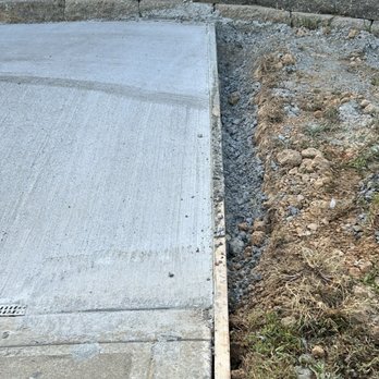 Affordable Concrete - Concrete splashed on my retainer wall forms still down a month later - Masonry/Concrete Near Me