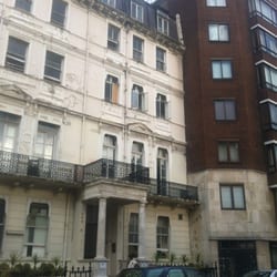 Hyde Park Hostel - Not the prettiest of buildings