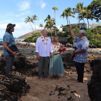 Affordable Barefoot Maui Wedding - Wedding Planning Near Me - Kihei, Hawaii Affordable Barefoot Maui Wedding - Wedding Planning Near Me - Kihei, Hawaii