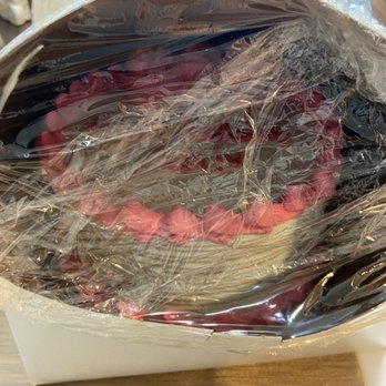 Capri Cakes - A complete JOKE. - Bakeries Near Me - Bronx, New York