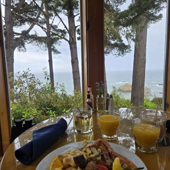 Lost Whale Bed & Breakfast Inn - Breakfast with a view - Hotels Near Me - Trinidad, California Lost Whale Bed & Breakfast Inn - Breakfast with a view - Hotels Near Me - Trinidad, California