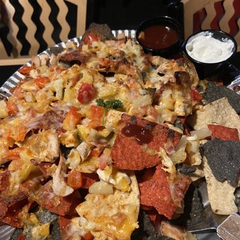 Danny Boys - Chicken nachos with a nice house BBQ sauce and sour cream. Tons of plain chips buried in the middle. - Pizza Near Me - Sandusky, Ohio