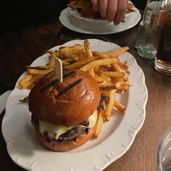 The Milton Inn - Beef and venison burger - French Near Me - Sparks Glencoe, Maryland The Milton Inn - Beef and venison burger - French Near Me - Sparks Glencoe, Maryland