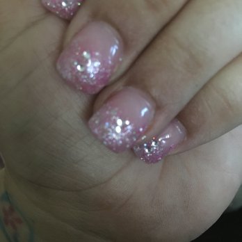 Queen's Nails - Obvious fill lines and acrylic on the skin - Nail Salons Near Me - Laughlin, Nevada