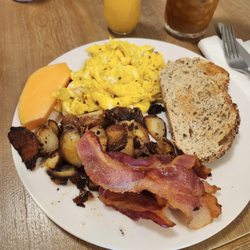Waters Edge B&B Resort - Delicious breakfast!